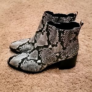 NWOT! SAM EDELMAN SNAKE SKIN BOOTIES